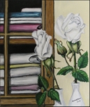 Weisse Rosen vor Wscheschrank